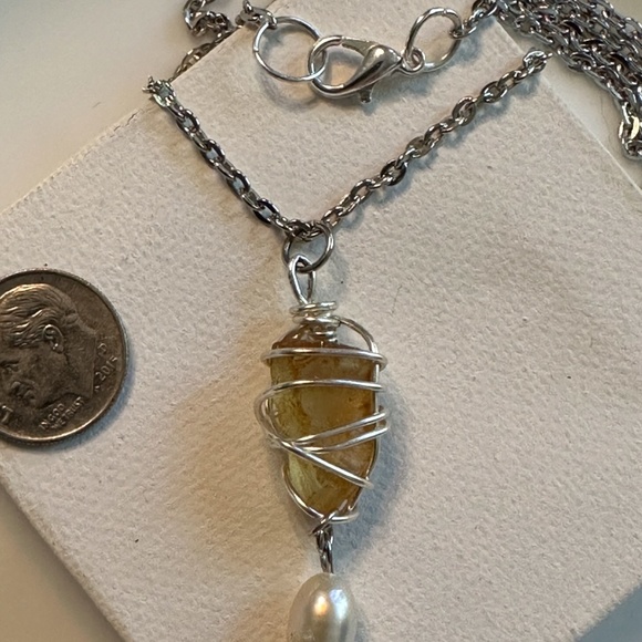 ARTISAN Cali Wrapped Sea Glass and Freshwater Pearl 19” Chain link Necklace - Picture 2 of 7